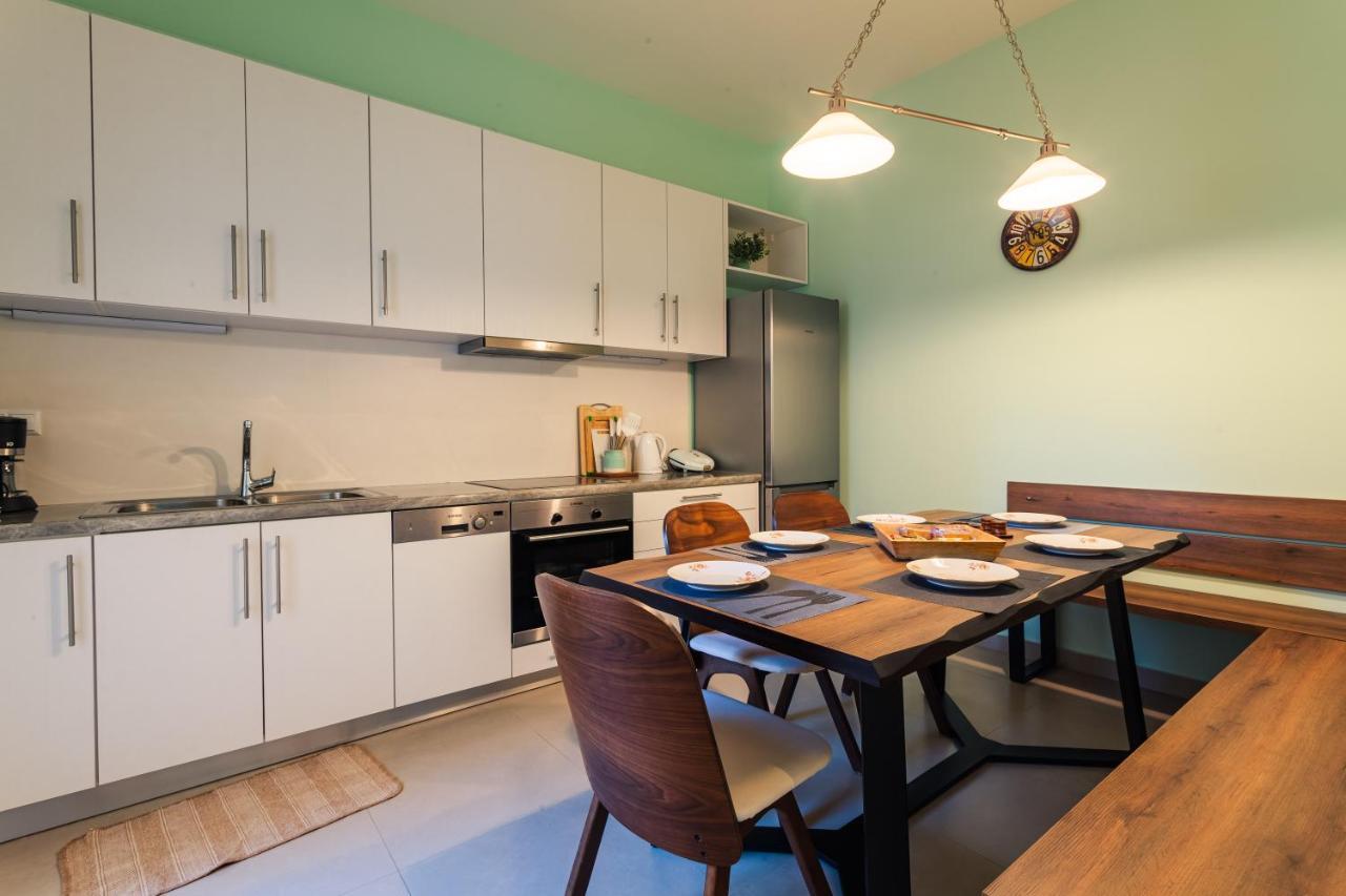 Ferienwohnung Upscale Modern Escape In The Historic Center Kalamata Exterior foto
